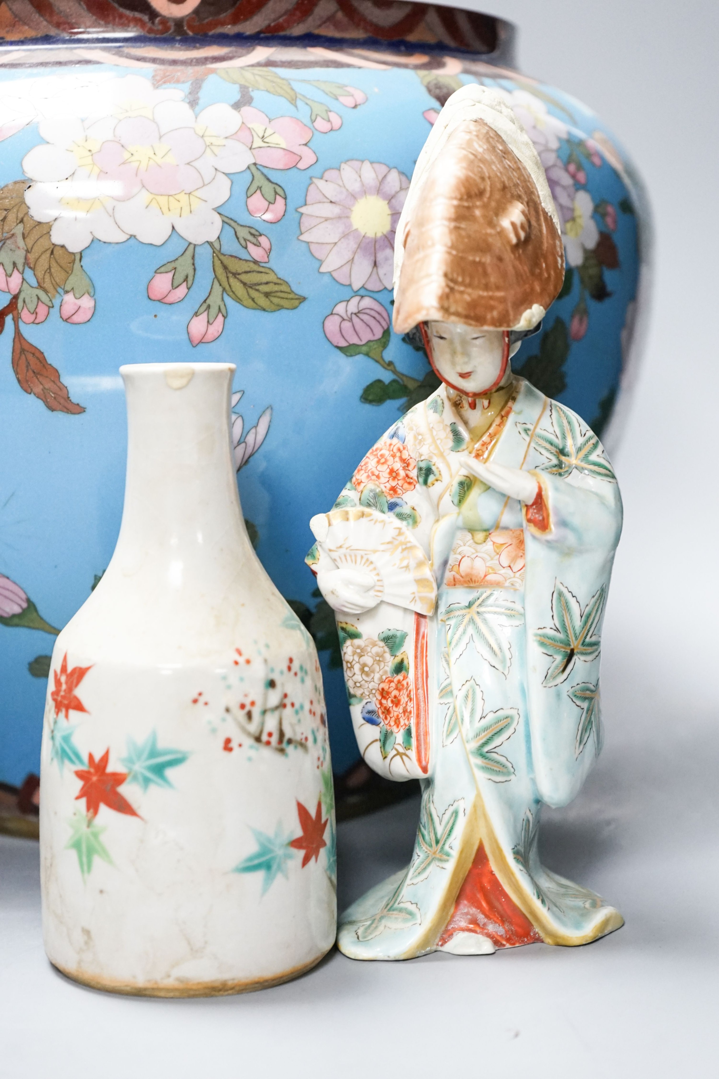 Assorted Japanese items, cloisonné enamel jardiniere etc. 27cm